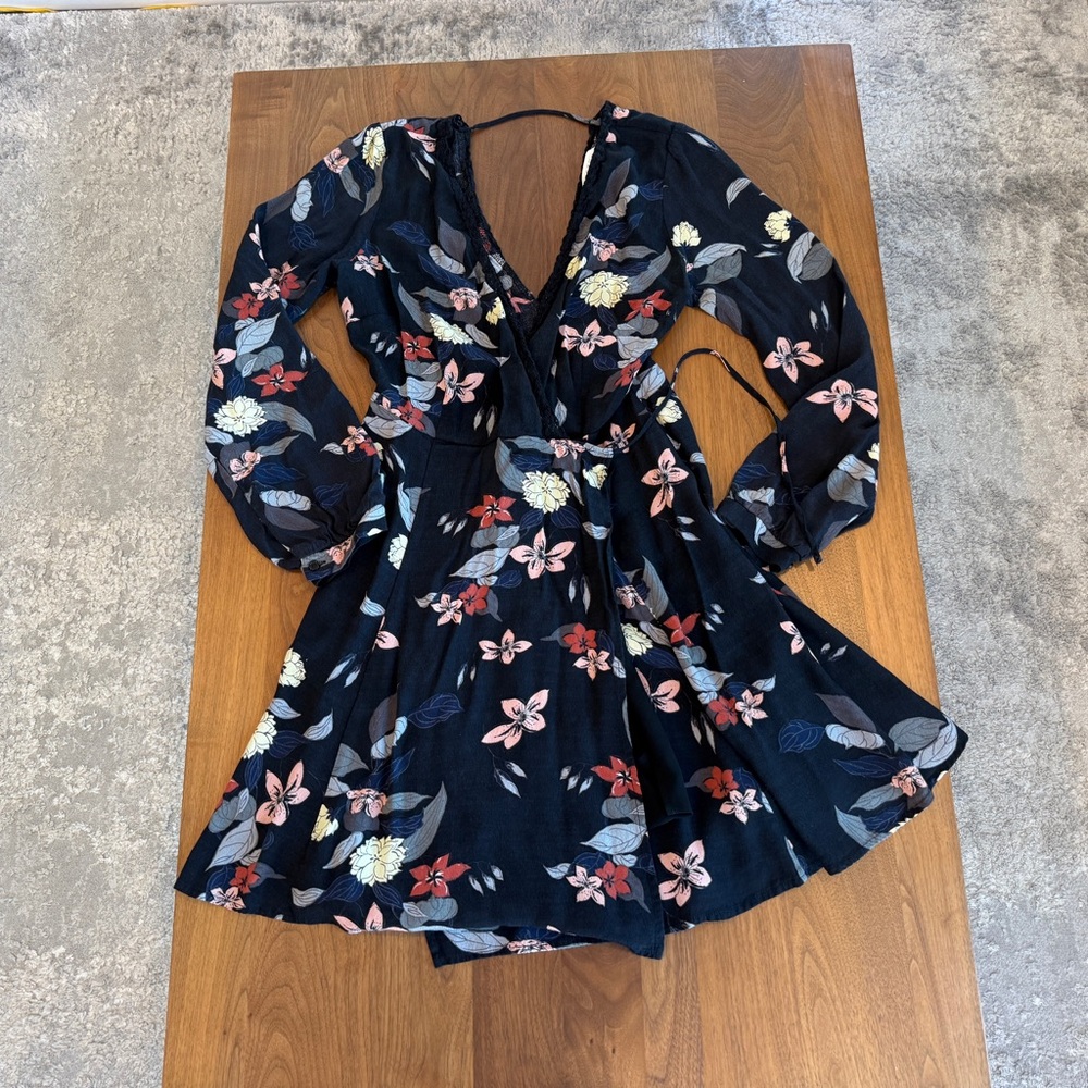 ASTR The Label Long Sleeve Black Floral Wrap Dress Size M
